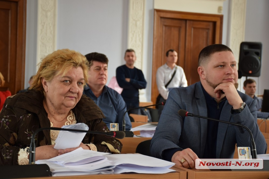 Чем депутаты Николаевского горсовета занимаются во время сессии. ФОТОРЕПОРТАЖ