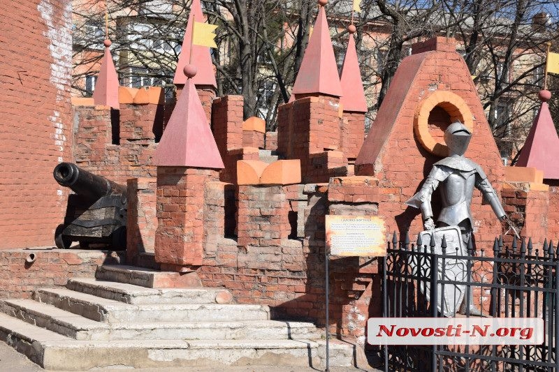 В николаевской «Сказке» никак не отремонтируют каменную крепость — проект «пылится» 4 года 