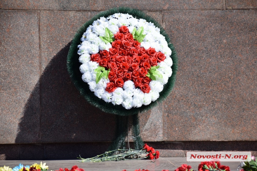 Николаевские «афганцы» и пенсионеры МВД возложили цветы к Вечному огню
