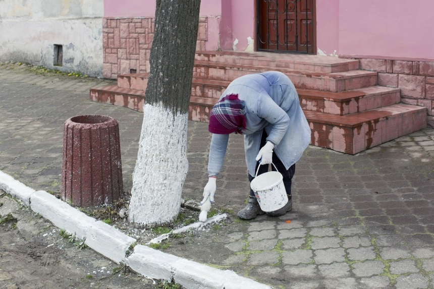 В Минрегионе заявили, что в Украине нужно отменить практику побелки бордюров