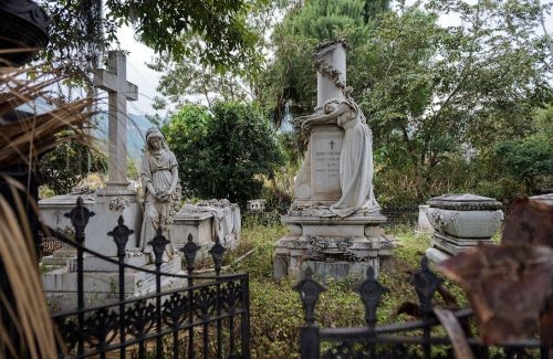 На киевском кладбище мужчина умер у могилы родителей