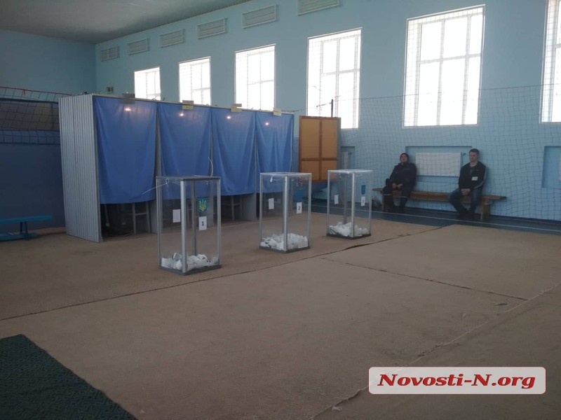 Явка избирателей на 12.00 в Украине составила 25% - самые активные юг и восток