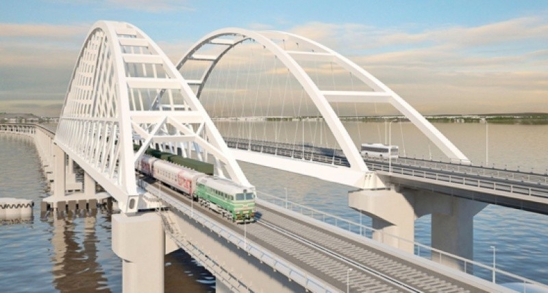 Путин заявил, что железнодорожное движение по Крымскому мосту запустят раньше срока