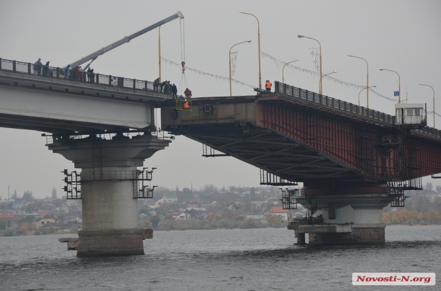 Во вторник в Николаеве на четыре часа разведут Варваровский мост