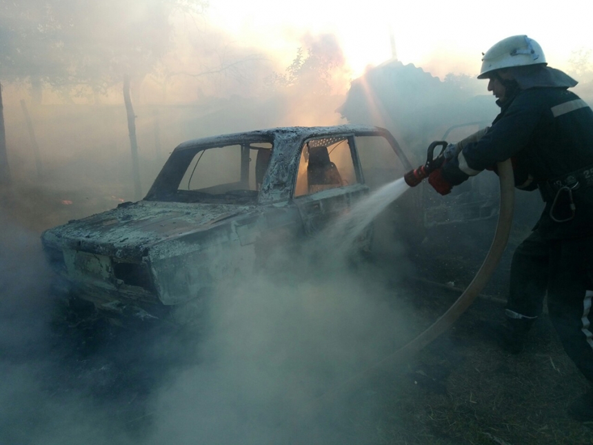 В селе на Николаевщине сгорел ВАЗ