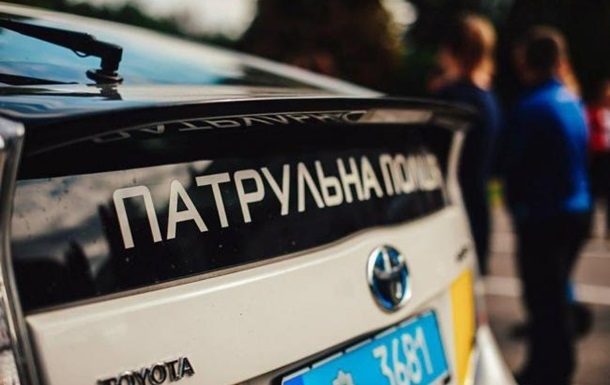 В Житомире пьяный водитель протащил патрульного по асфальту с зажатой рукой