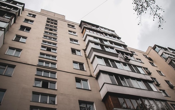 В Киеве из окна выпала 87-летняя старушка
