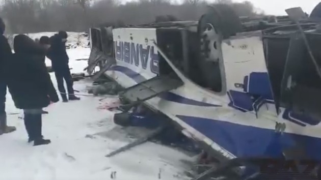 В России пассажирский автобус упал в реку: 15 погибших