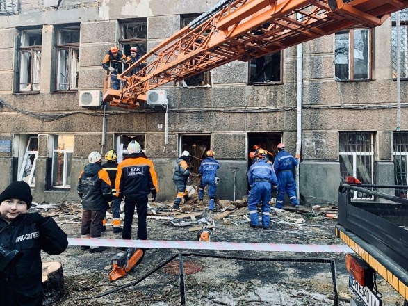 Из-под завалов в колледже в Одессе вытащили еще два тела