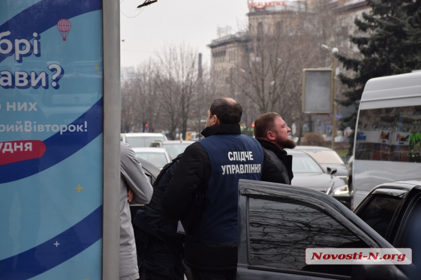 В центре Николаева более 20 полицейских задержали мужчину 
