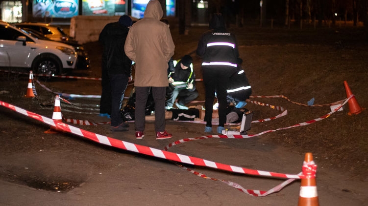 В Киеве на глазах прохожих посреди улицы зарезали мужчину