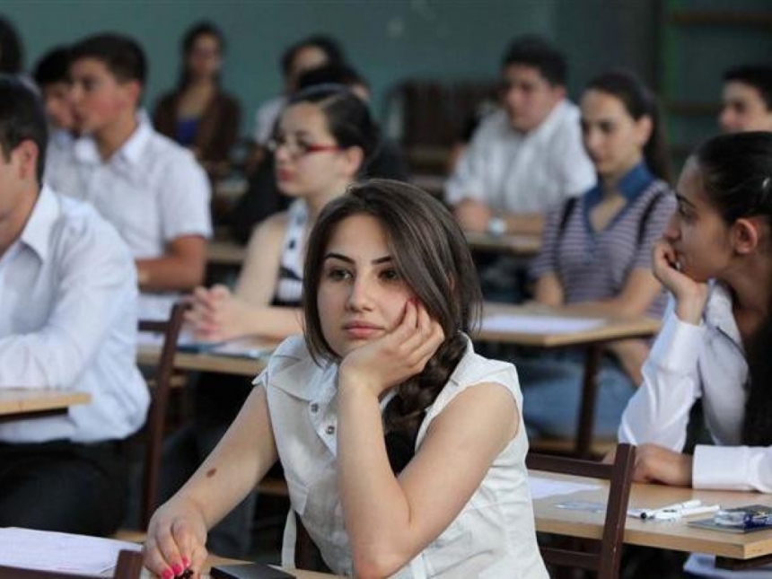 В школах столицы отменили выпускные экзамены