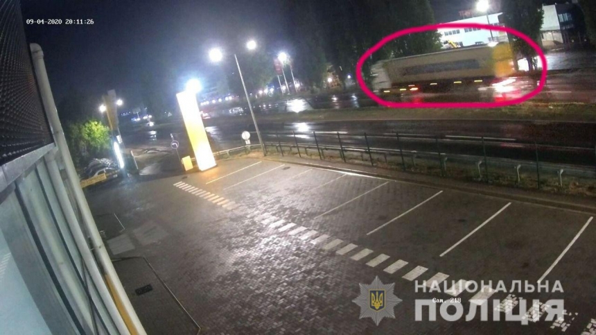 В Николаеве полиция ищет фуру, которая наехала на пешехода, ампутировав ему ноги