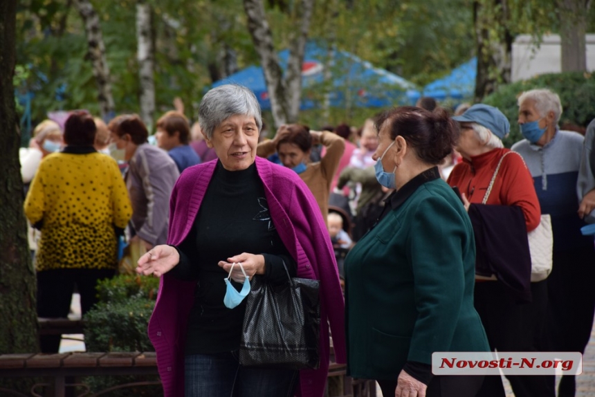 Николаевский зоопарк с песнями и плясками встречал пенсионеров. ФОТОРЕПОРТАЖ
