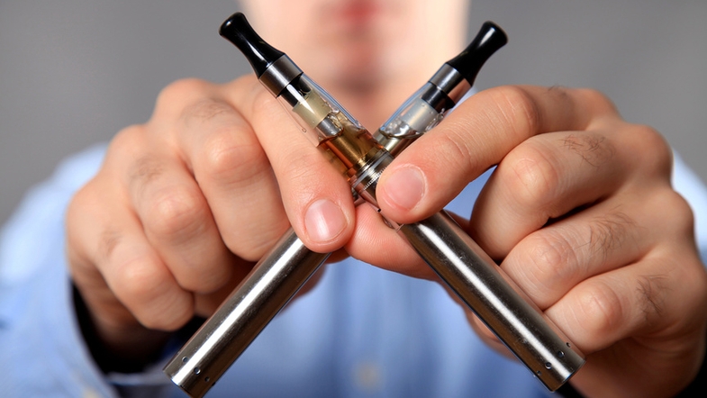В Украине запретили продавать электронные сигареты несовершеннолетним 