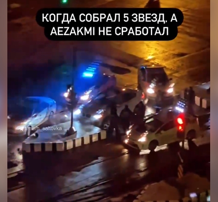 В Харькове пьяный водитель «BMW» на скорости «влетел» в островок безопасности. ВИДЕО