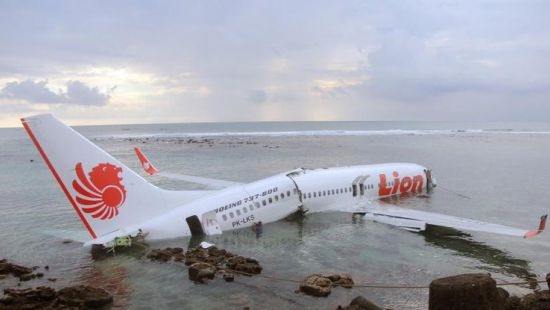 Глава МИД выразил соболезнования в связи с крушением самолета в Индонезии
