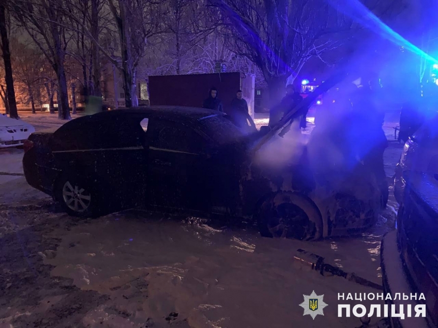 В полиции заявили, что сожженный ночью в Николаеве автомобиль не принадлежит главврачу «инфекционки»