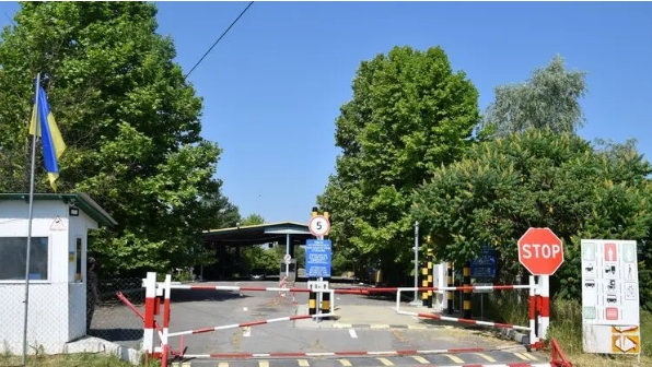 Венгрия закрывает два пункта пропуска на границе с Украиной