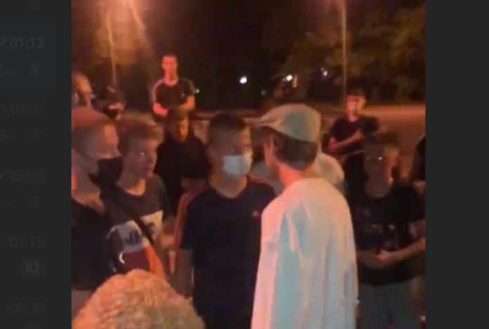 Толпа школьников избила скейтера в Виннице (видео)