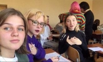 «Батько наш Бандера»: в украинских школах запустили новый флешмоб