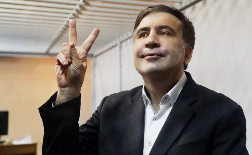 Саакашвили в тюрьме пригрозил протестом, если к нему не допустят независимых врачей