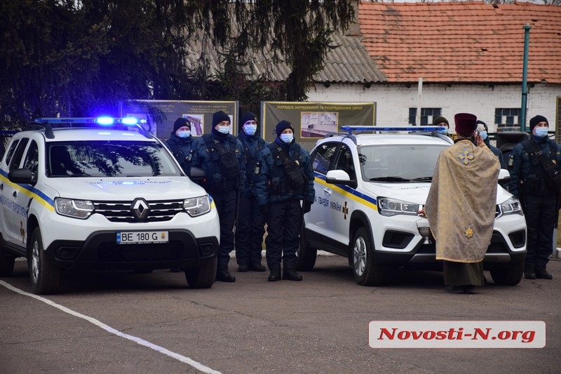 В Николаеве нацгвардейцам город подарил два автомобиля (фото)