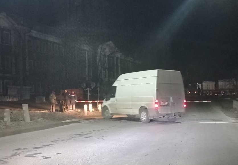В Николаеве перекрыт проезд по улице Индустриальной: упал шлагбаум