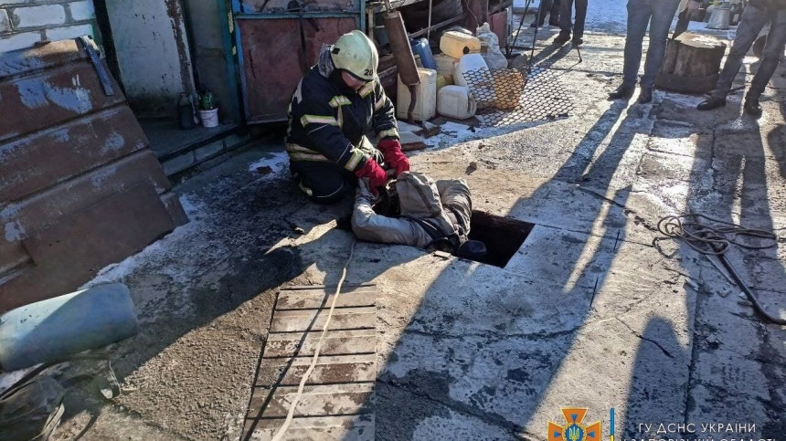 В Запорожской области в выгребной яме нашли тело мужчины