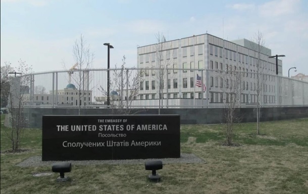 Госдеп США разрешил своим дипломатам покинуть Украину