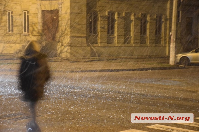 В Николаевской области еще день будет идти снег
