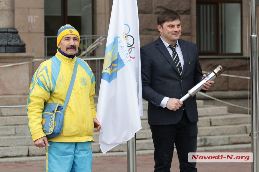 Во имя Мира и Спорта: в Николаеве подняли Олимпийский флаг (ФОТО)