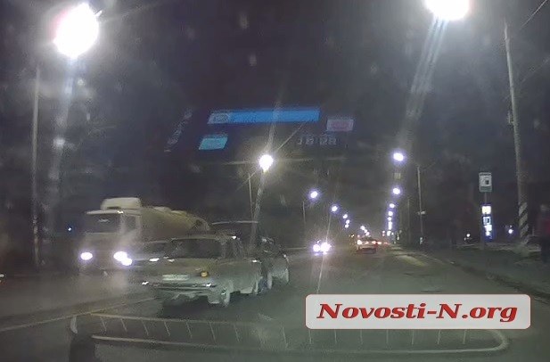 На проспекте в Николаеве столкнулись шесть автомобилей