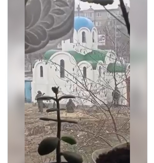 «Молятся и идут убивать»: русские мародеры обкрадывают церкви (видео)