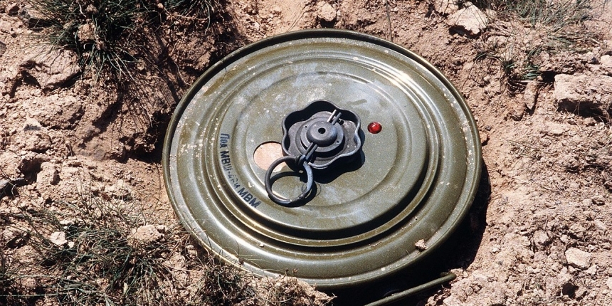 Спасатели показали мины, на которые можно наткнуться в Украине
