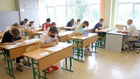 Зеленский подписал закон об отмене государственной итоговой аттестации-2022
