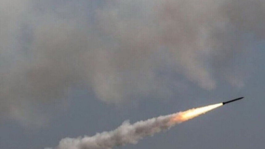 Обстрел Николаева: вражеская ракета попала в предприятие, еще одну сбила ПВО