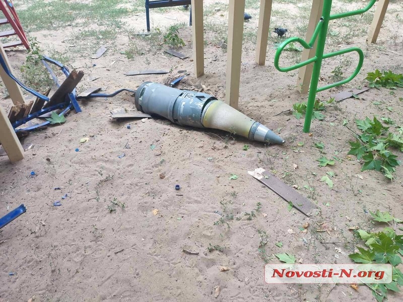 В Николаеве российская ракета упала на детскую площадку