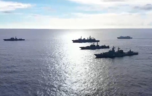 18 российских кораблей маневрируют в направлении Новороссийска в Черном море