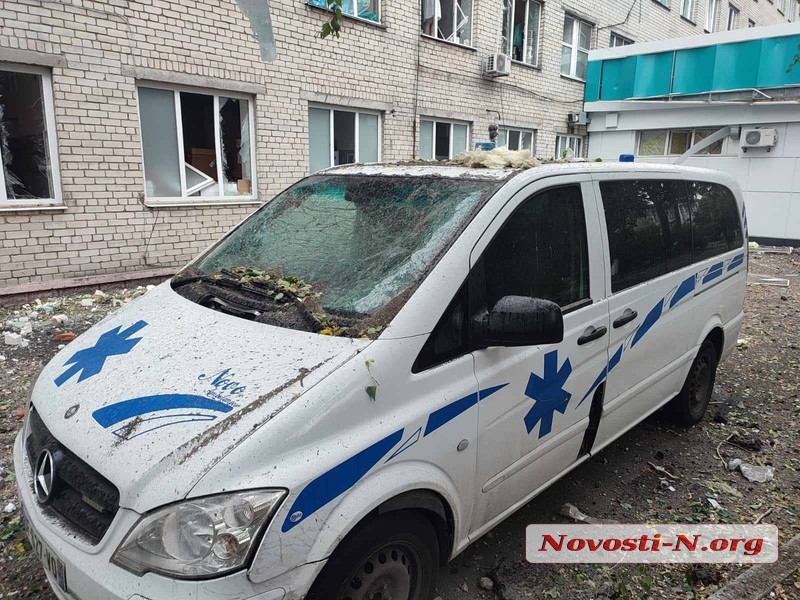 В Николаеве вражеская ракета разрушила городской травмпункт (фото, видео)