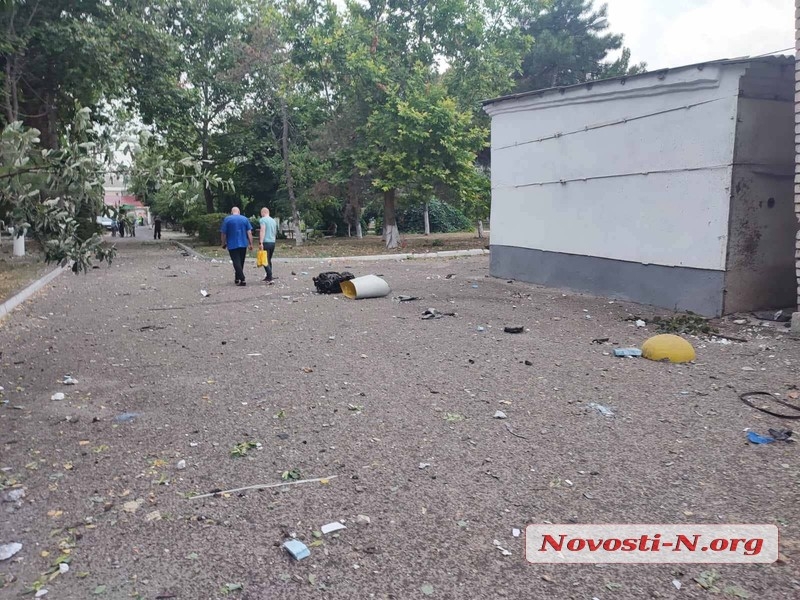 В Николаеве вражеская ракета разрушила городской травмпункт (фото, видео)