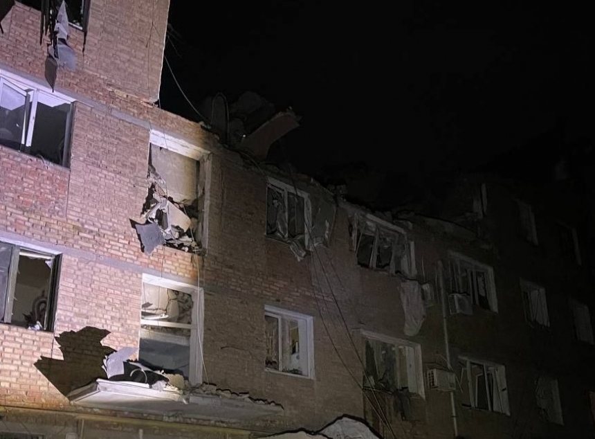 В Николаеве вражеская ракета разрушила пятиэтажку