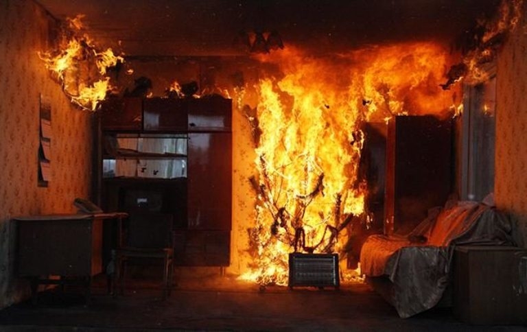 В Казанке горела квартира – тушили пожарные