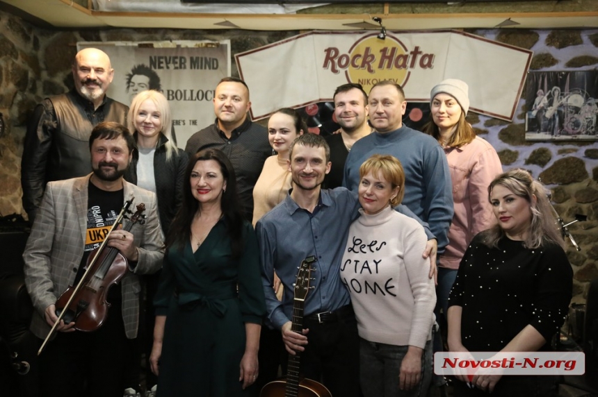 Николаевские артисты в «Рок-Хате» показали «Cocktail Mix» (фото, видео)