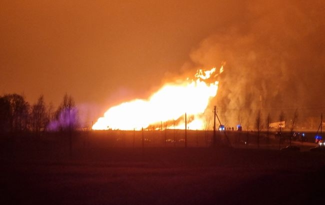 Столб огня достигает 50 метров: в Литве взорвался газопровод (видео)