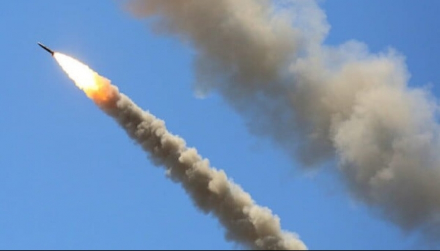 Ракетная атака на Украину: в городах слышны взрывы, работает ПВО