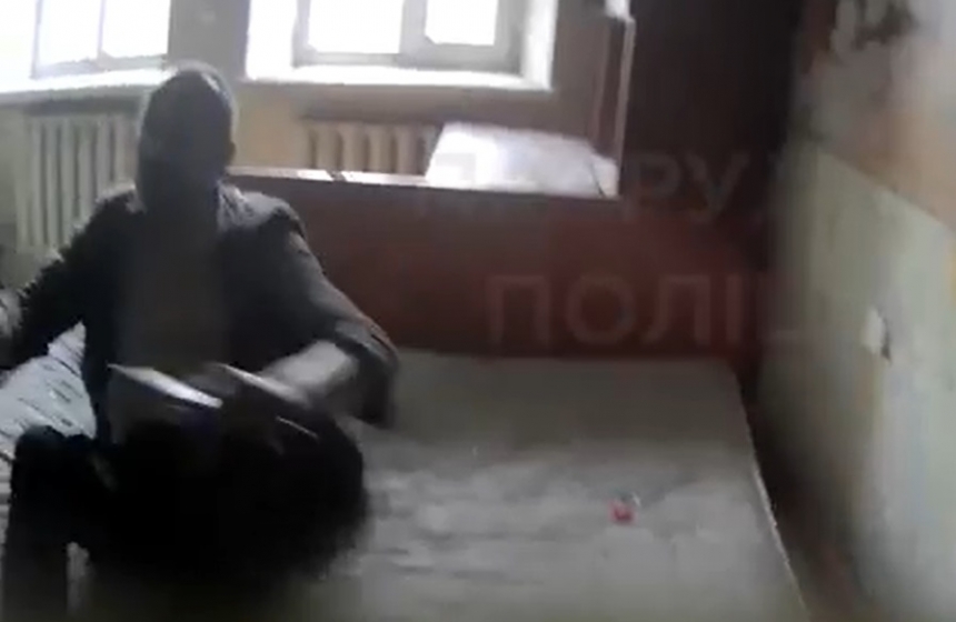 Николаевец ранил ножом патрульного, закрылся в комнате и угрожал окружающим  – на задержание приехал ТОР