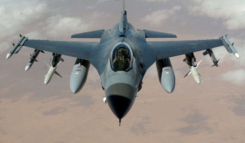 В США «тщательно обсудят» поставки Украине истребителей F-16