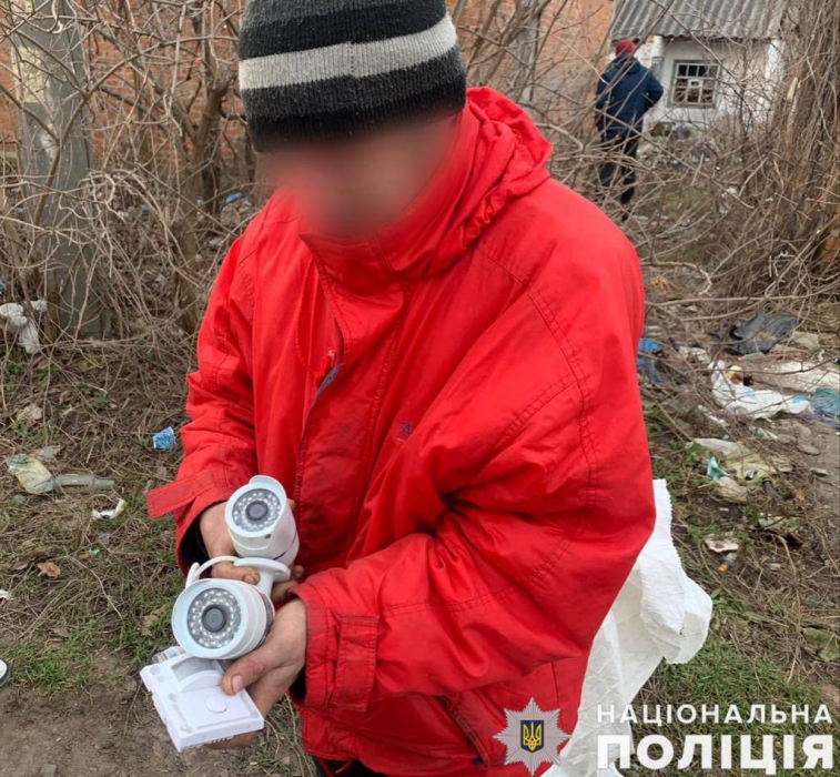 В Первомайске задержали вора, укравшего камеры наружного видеонаблюдения