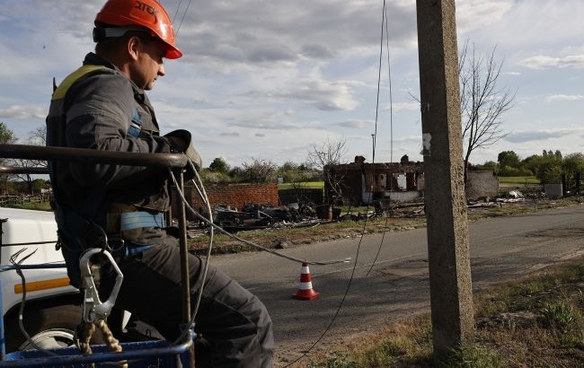 В восьми областях Украины значительные обесточивания из-за непогоды и повреждения сетей